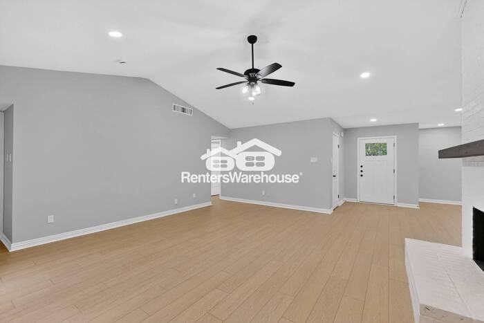 1738 Hartford Dr - Photo 5 of 46