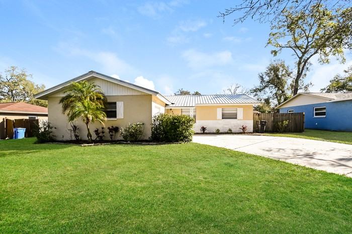 527 Robin Hill Cir - Photo 2 of 5