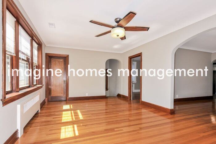 5017 Pernod Ave - Photo 3 of 12