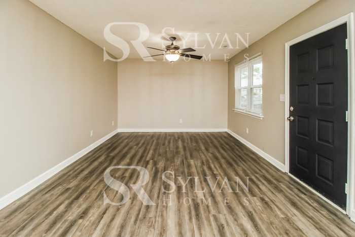 1448 Winslow Ave - Photo 4 of 16