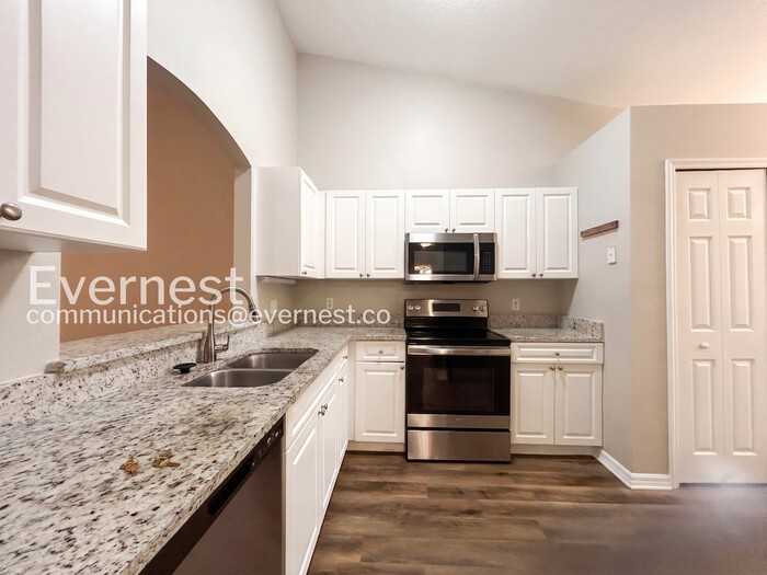 3435 Village Green Ct - Photo 3 of 25