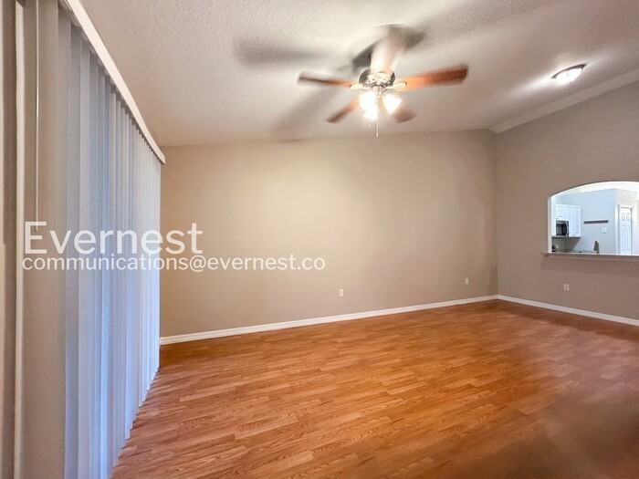 3435 Village Green Ct - Photo 5 of 25