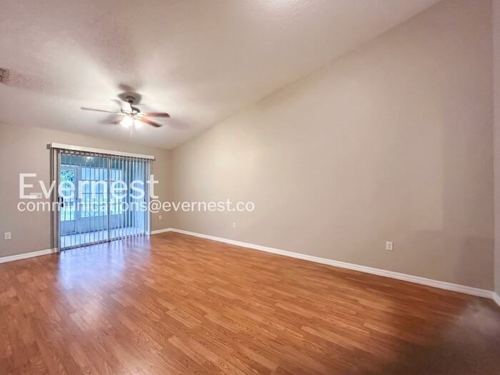 3435 Village Green Ct - Photo 6 of 25