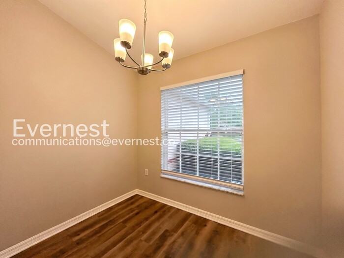 3435 Village Green Ct - Photo 7 of 25