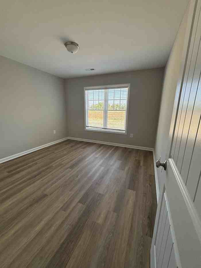 100 Bradfield Cir - Photo 7 of 25