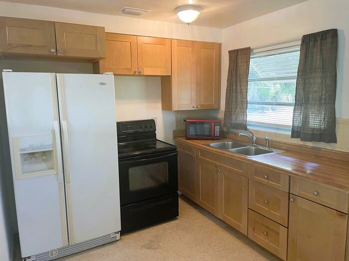 1916 Flamingo Dr - Photo 2 of 7