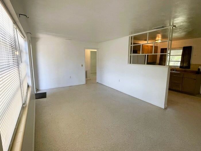 1916 Flamingo Dr - Photo 3 of 7