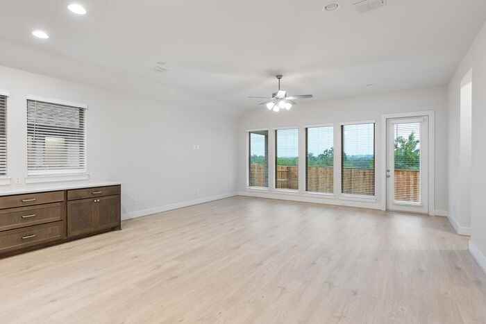 626 Bay Breeze Dr - Photo 2 of 22