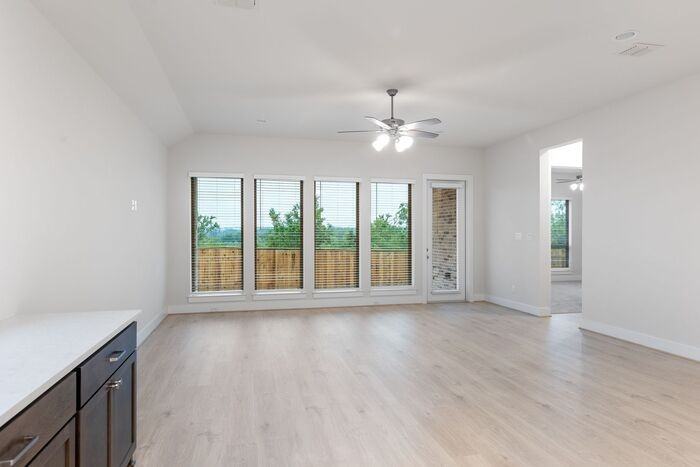 626 Bay Breeze Dr - Photo 3 of 22