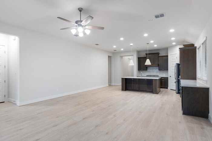 626 Bay Breeze Dr - Photo 5 of 22