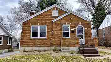 featured image of 2452 Ashland Ave