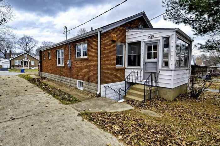 2452 Ashland Ave - Photo 2 of 16