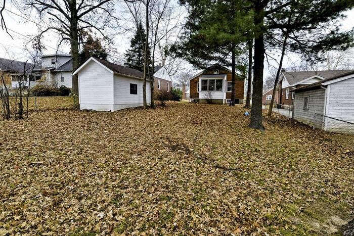 2452 Ashland Ave - Photo 4 of 16