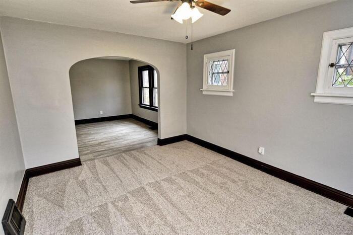 2452 Ashland Ave - Photo 5 of 16