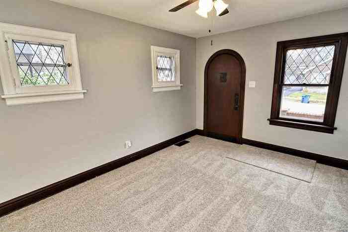 2452 Ashland Ave - Photo 6 of 16