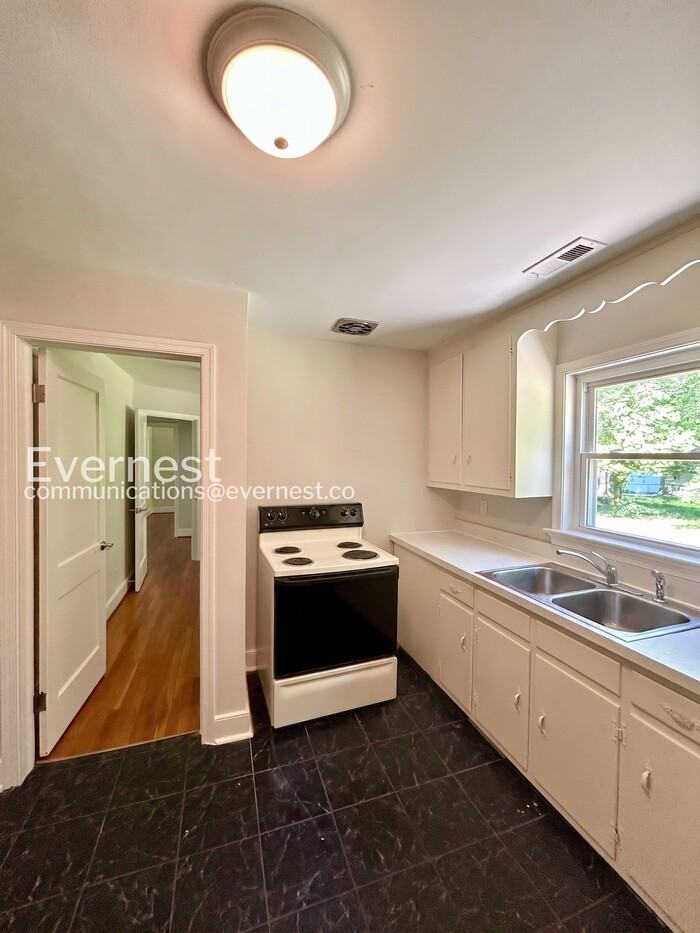 2909 Westgate Dr - Photo 4 of 24