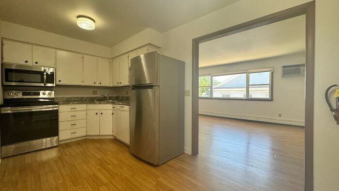 614 E Jefferson St #09 - Photo 3 of 10