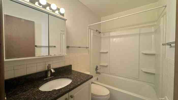 614 E Jefferson St #09 - Photo 7 of 10