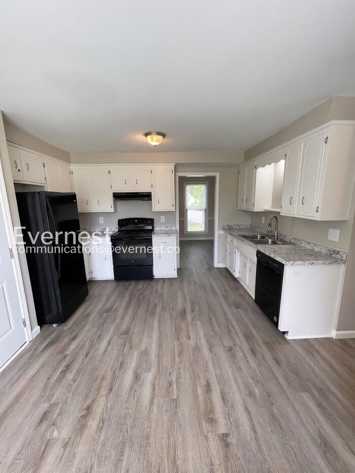 901 Cimarron Ct - Photo 2 of 31