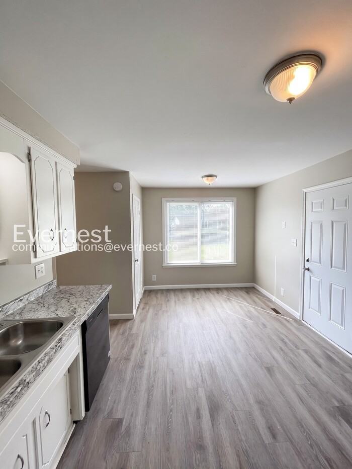 901 Cimarron Ct - Photo 3 of 31