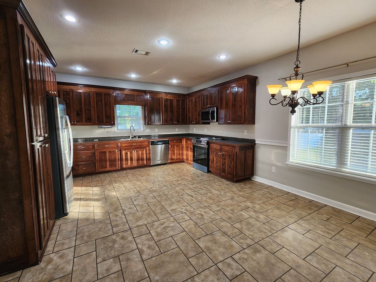 4059 Huntley Dr - Photo 3 of 11