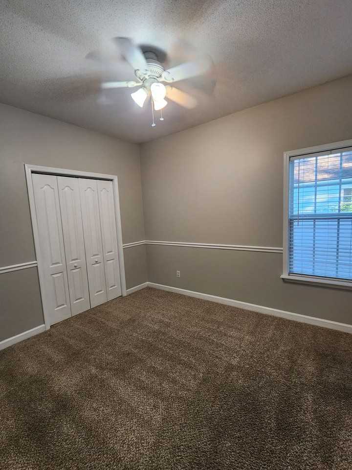 4059 Huntley Dr - Photo 4 of 11