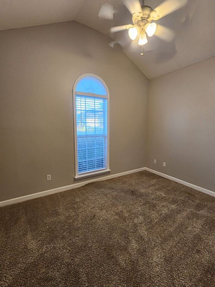 4059 Huntley Dr - Photo 6 of 11