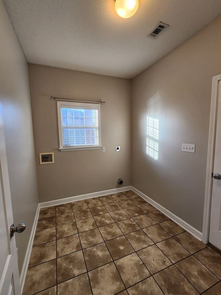 4059 Huntley Dr - Photo 7 of 11