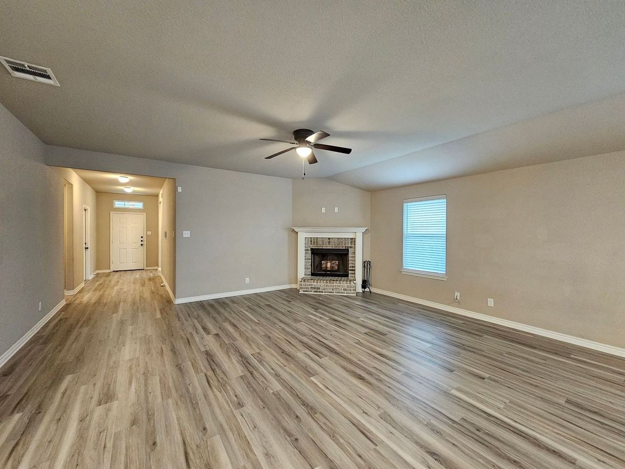 6811 Keechi Valley Dr - Photo 3 of 31