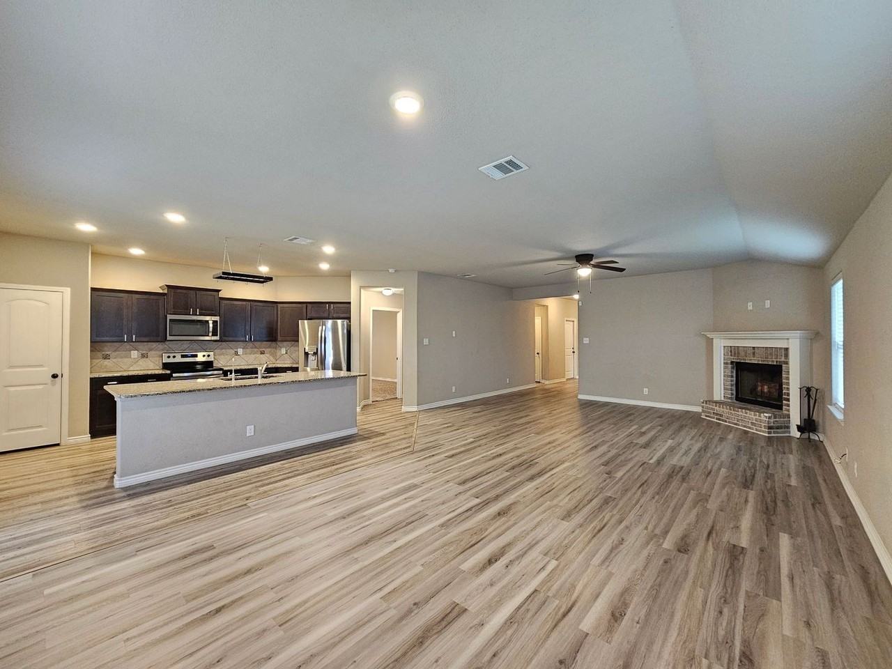 6811 Keechi Valley Dr - Photo 5 of 31