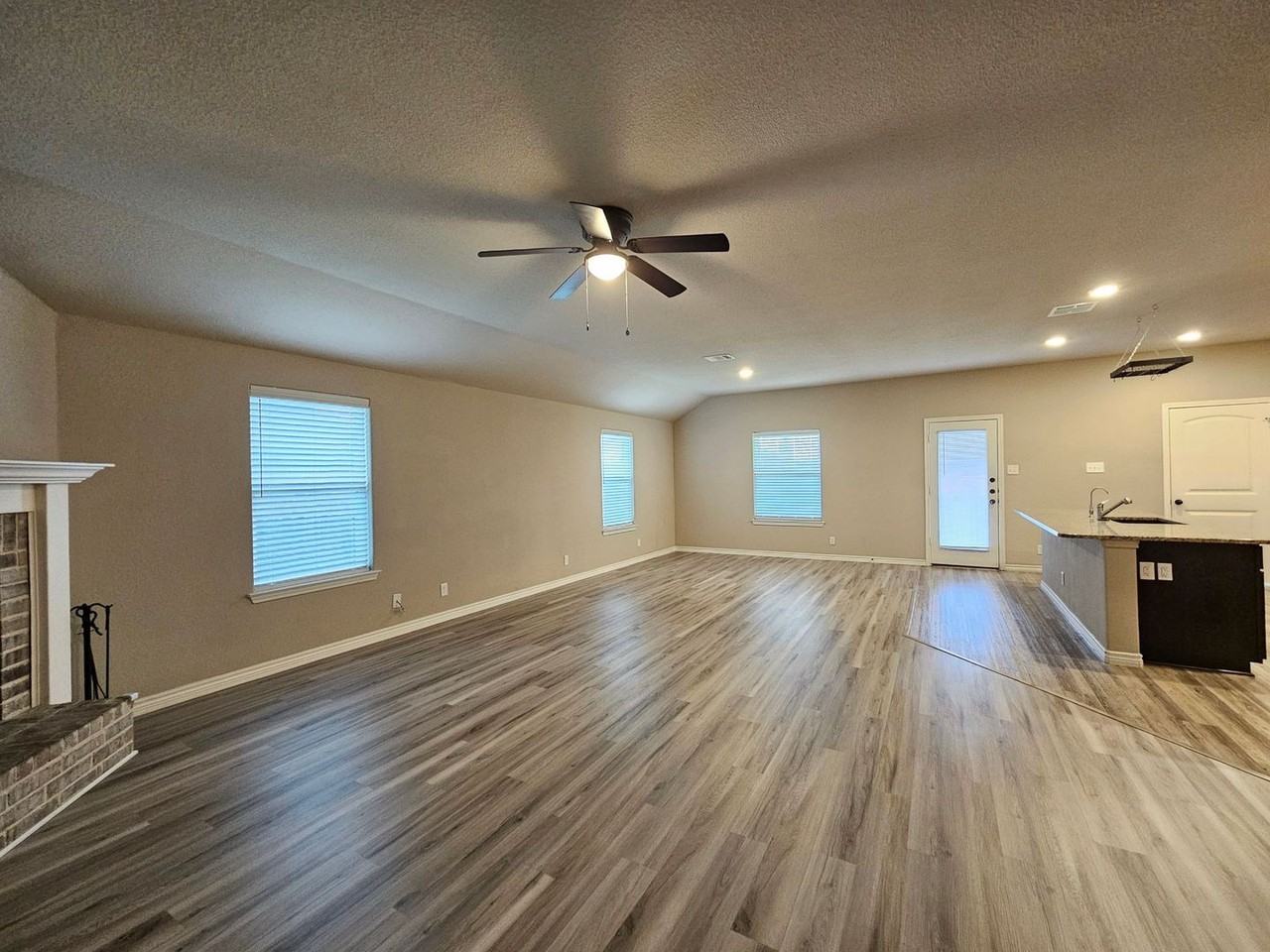 6811 Keechi Valley Dr - Photo 2 of 31