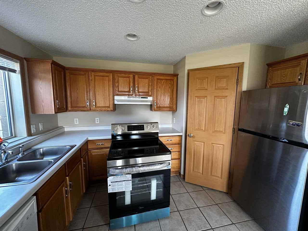 804 6th Ave Ne - Photo 4 of 16