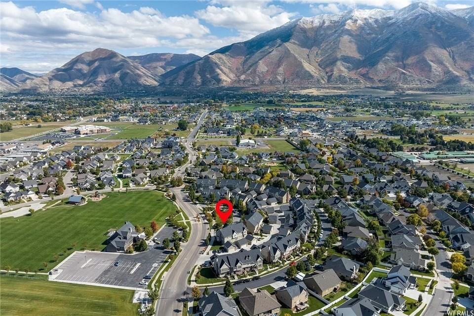 2085 W Crescent Row - Photo 2 of 15