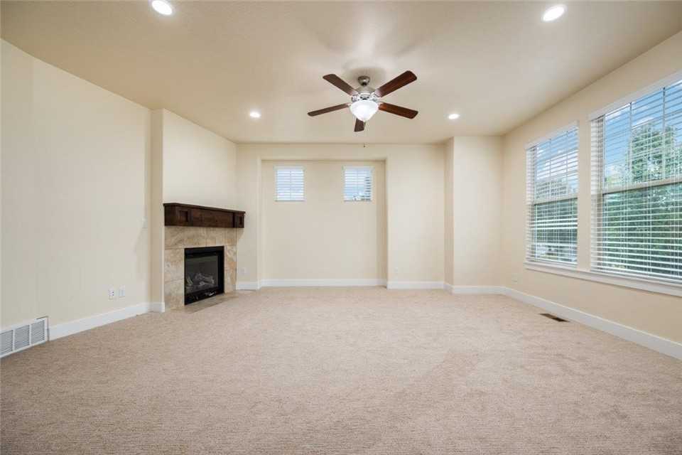 2085 W Crescent Row - Photo 6 of 15