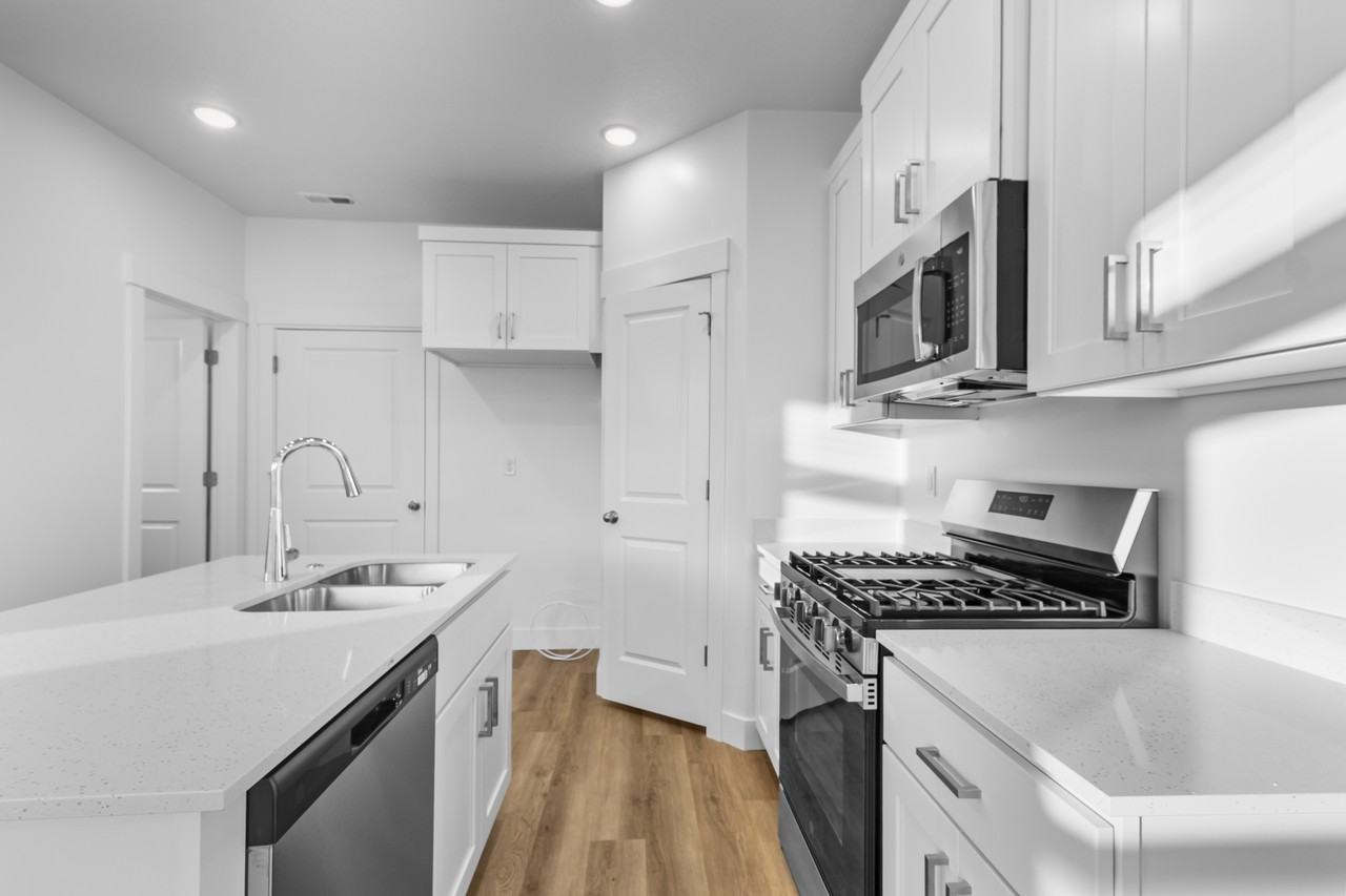 285 Wn - Photo 2 of 12