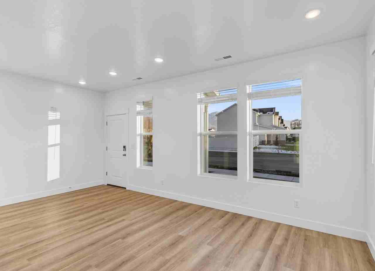 285 Wn - Photo 6 of 12