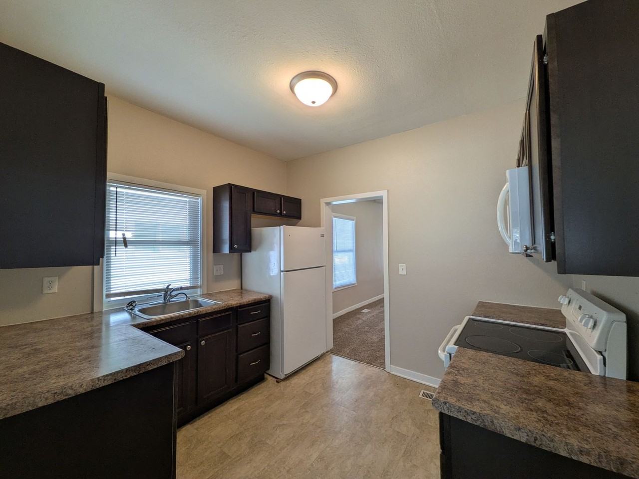 2120 Capitol Ave - Photo 4 of 27