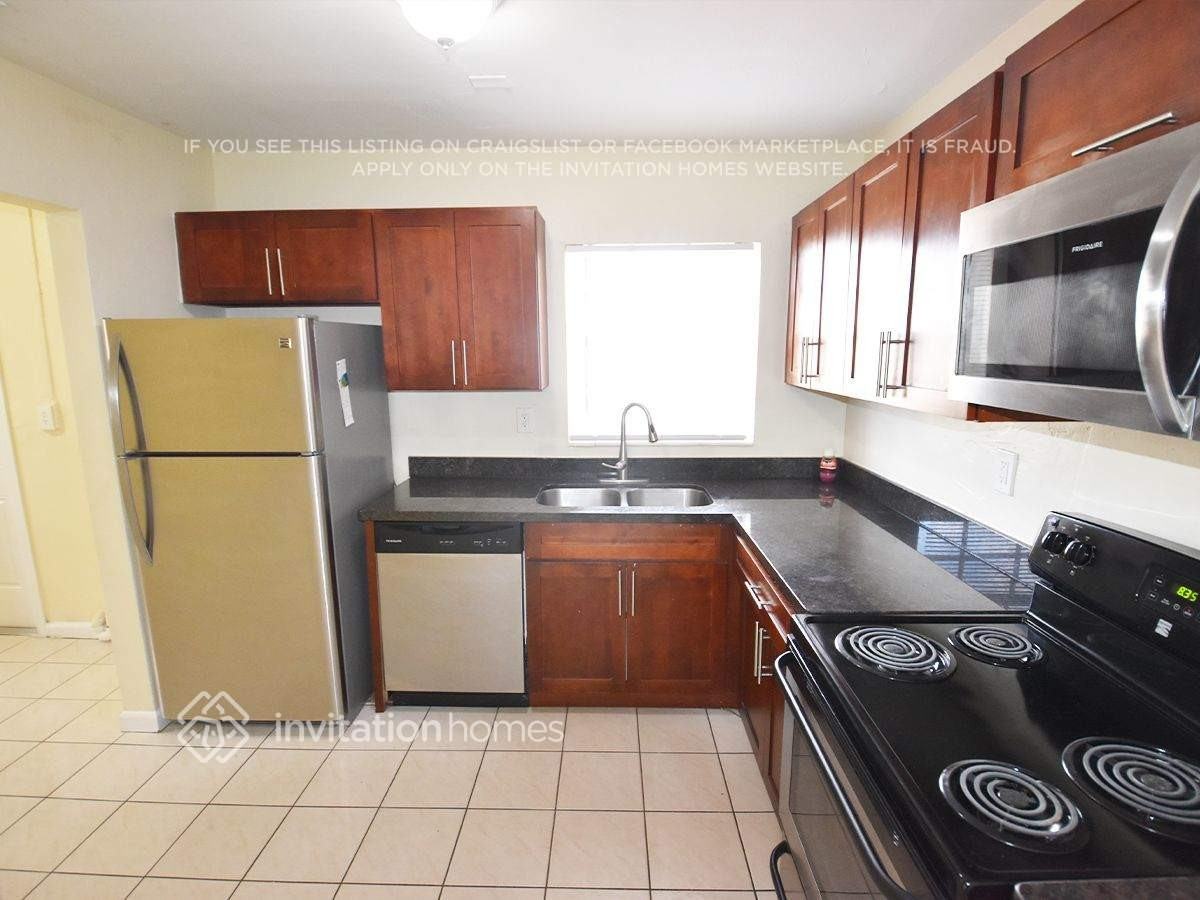 4825 Nw 189th Ter - Photo 3 of 5