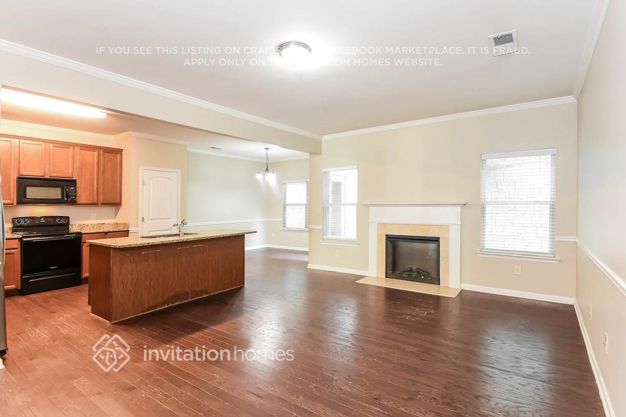 526 Crestmont Ln - Photo 4 of 18