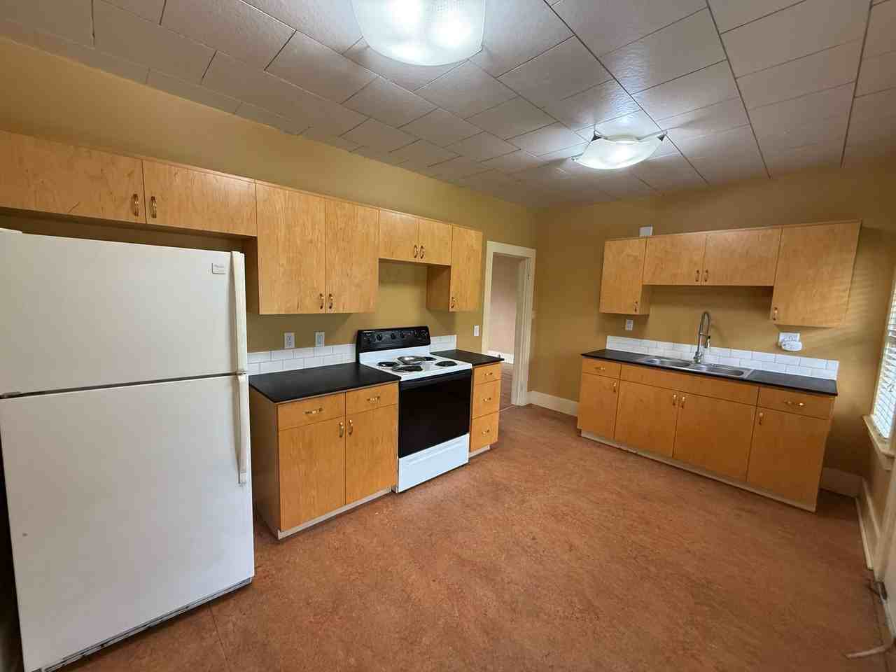 306 Nw Harriman St #6 - Photo 3 of 15