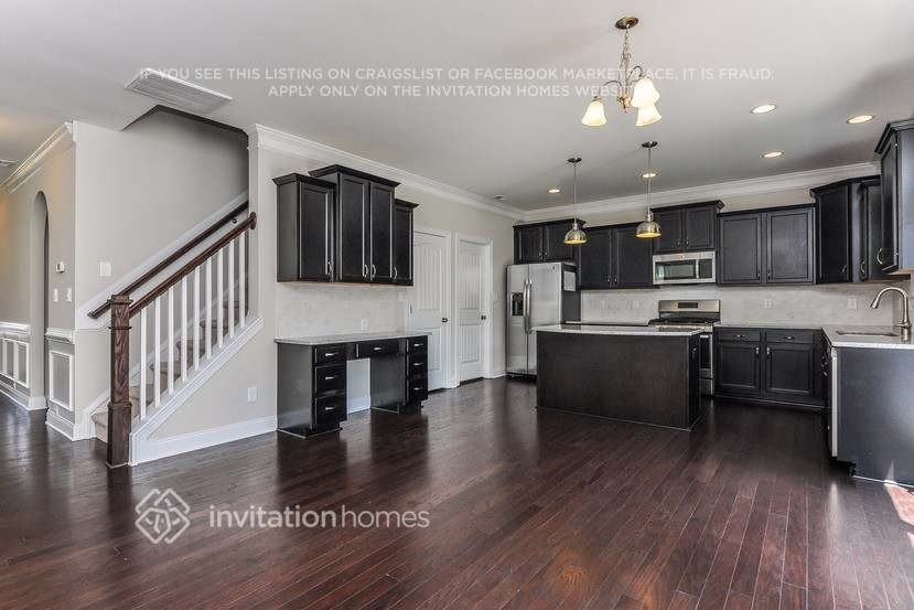 907 Middle Ground Ave - Photo 5 of 22