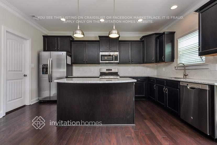 907 Middle Ground Ave - Photo 6 of 22