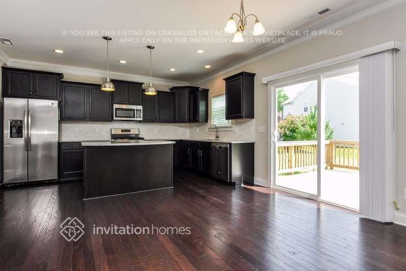 907 Middle Ground Ave - Photo 7 of 22