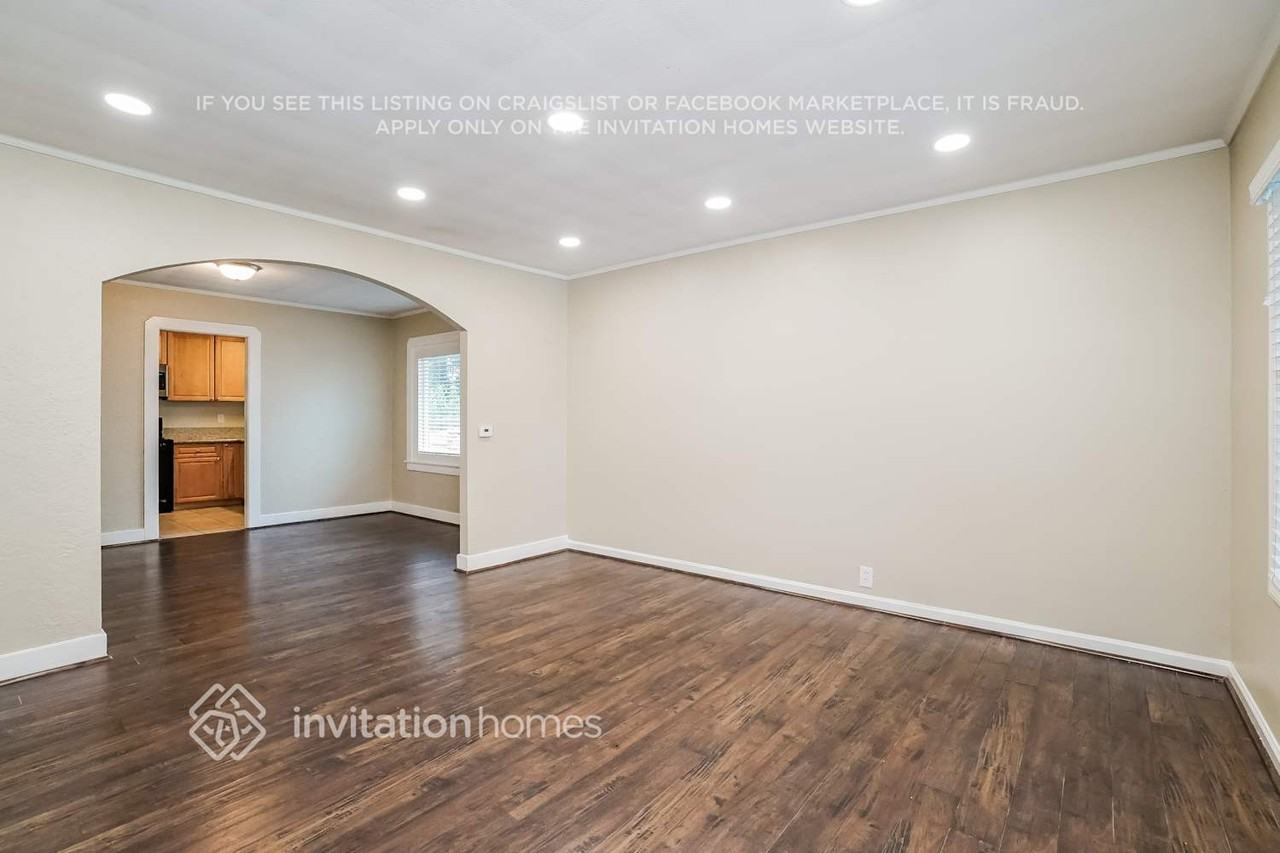 10018 Silverton Ave - Photo 3 of 17