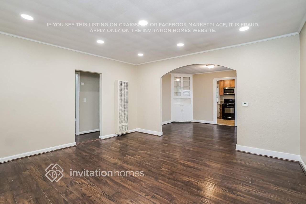10018 Silverton Ave - Photo 4 of 17