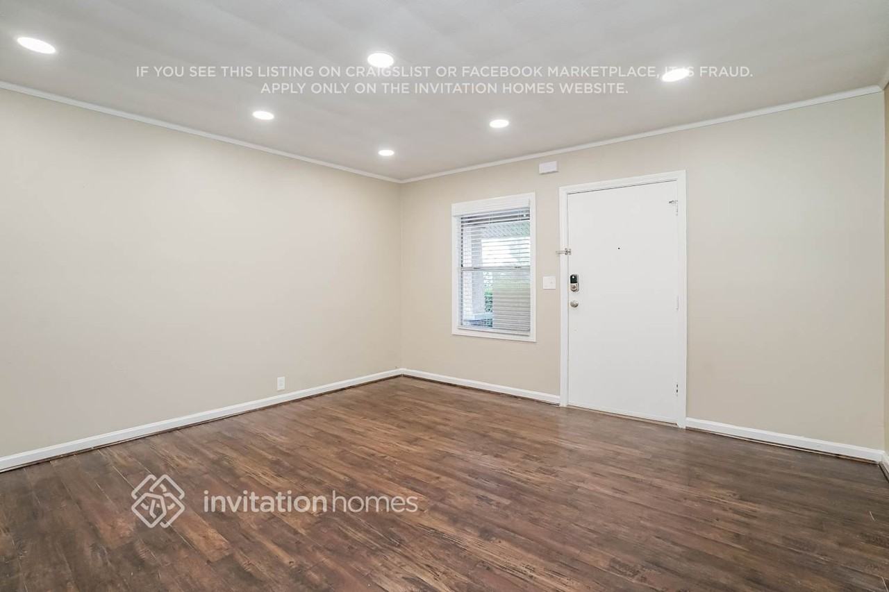 10018 Silverton Ave - Photo 5 of 17