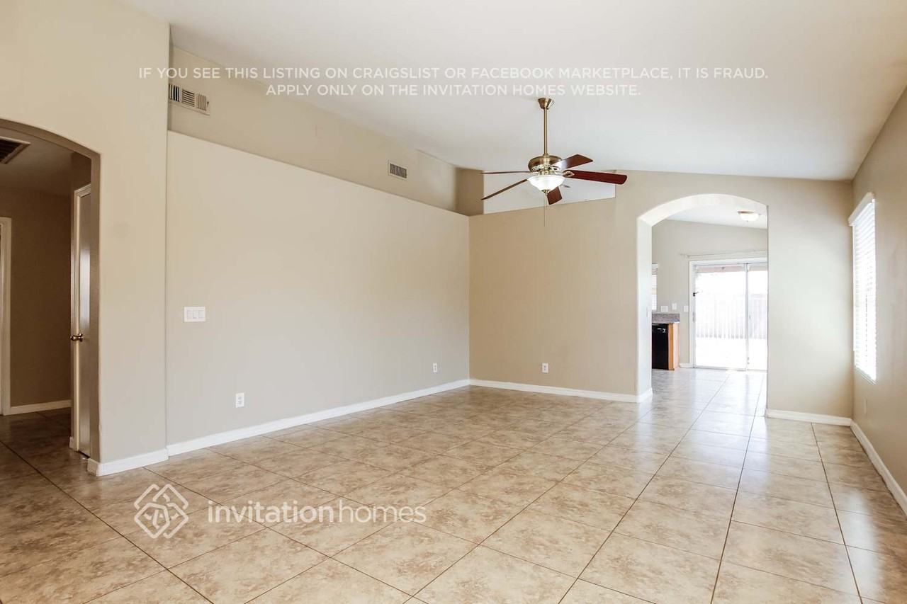 1803 N 88th Ave - Photo 4 of 17