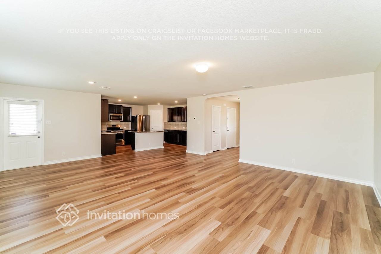 8907 Taylor Grv - Photo 4 of 16