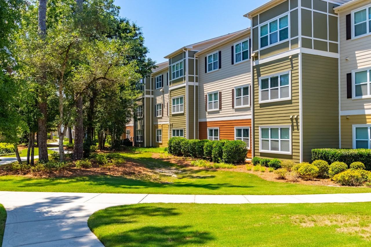 Amberleigh Shores - Photo 3 of 27