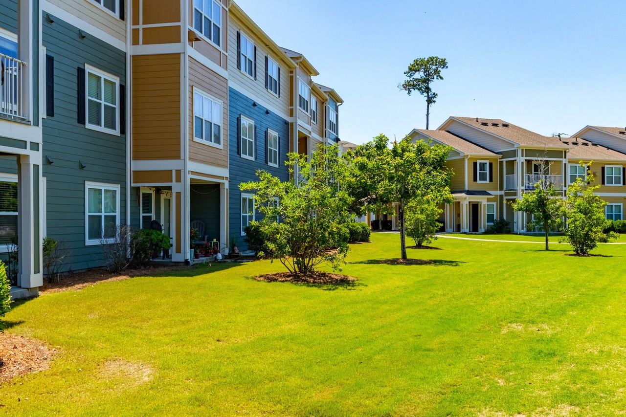 Amberleigh Shores - Photo 5 of 27